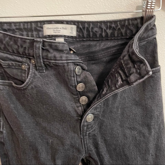Women’s Abercrombie black jeans - Picture 4 of 4